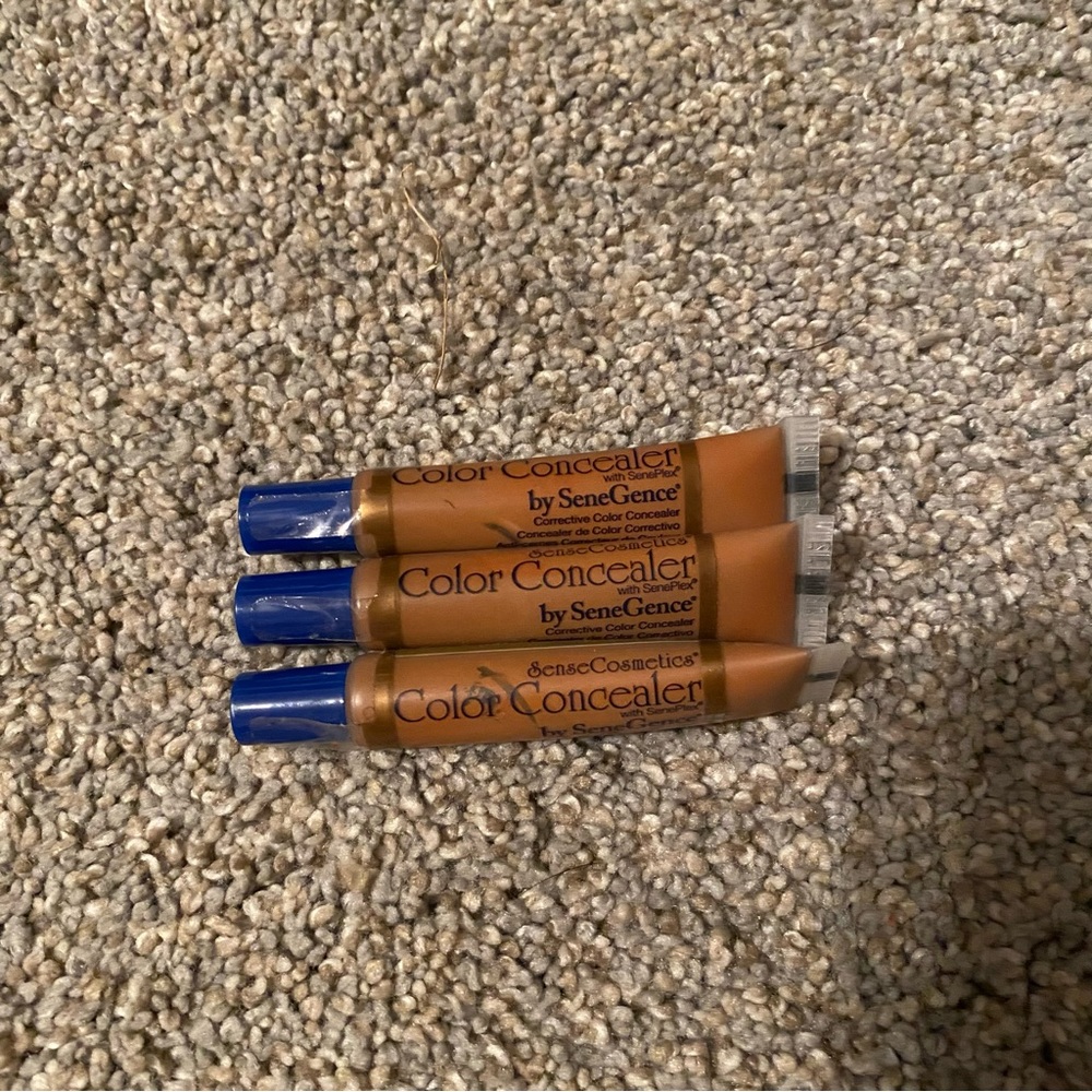 Deep Color Concealer - Picture 1 of 1